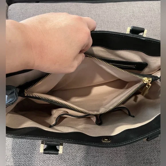 Authentic Tory Burch Large Saffiano Leather Tote - Picture 15 of 15